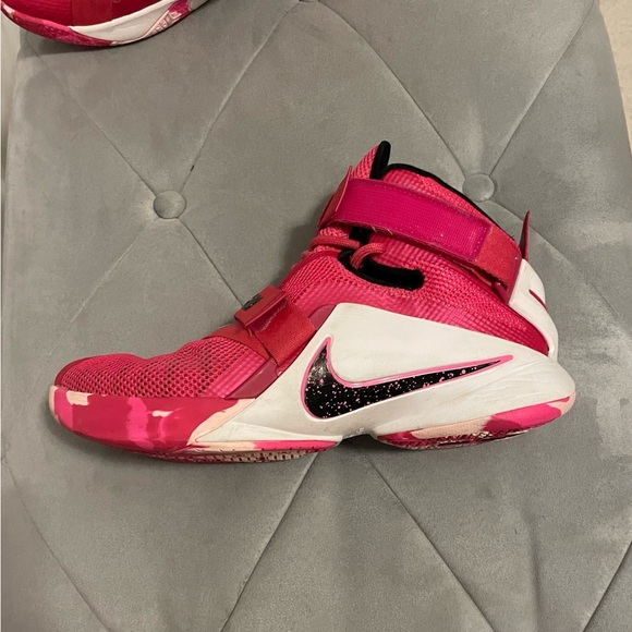 Nike LeBron Zoom Soldier 9 Think Pink Basketball Sneakers - Picture 6 of 10